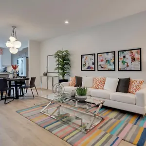 Spacious Modern With King Bed & Office Canada