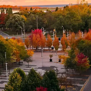  Apartment Lakeview In Downtown With Free Parking. Kanada